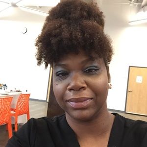 Meet your Posher, Makeia